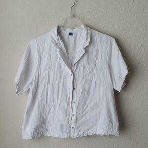 White Old Navy Button-Up Short Sleeve Shirt